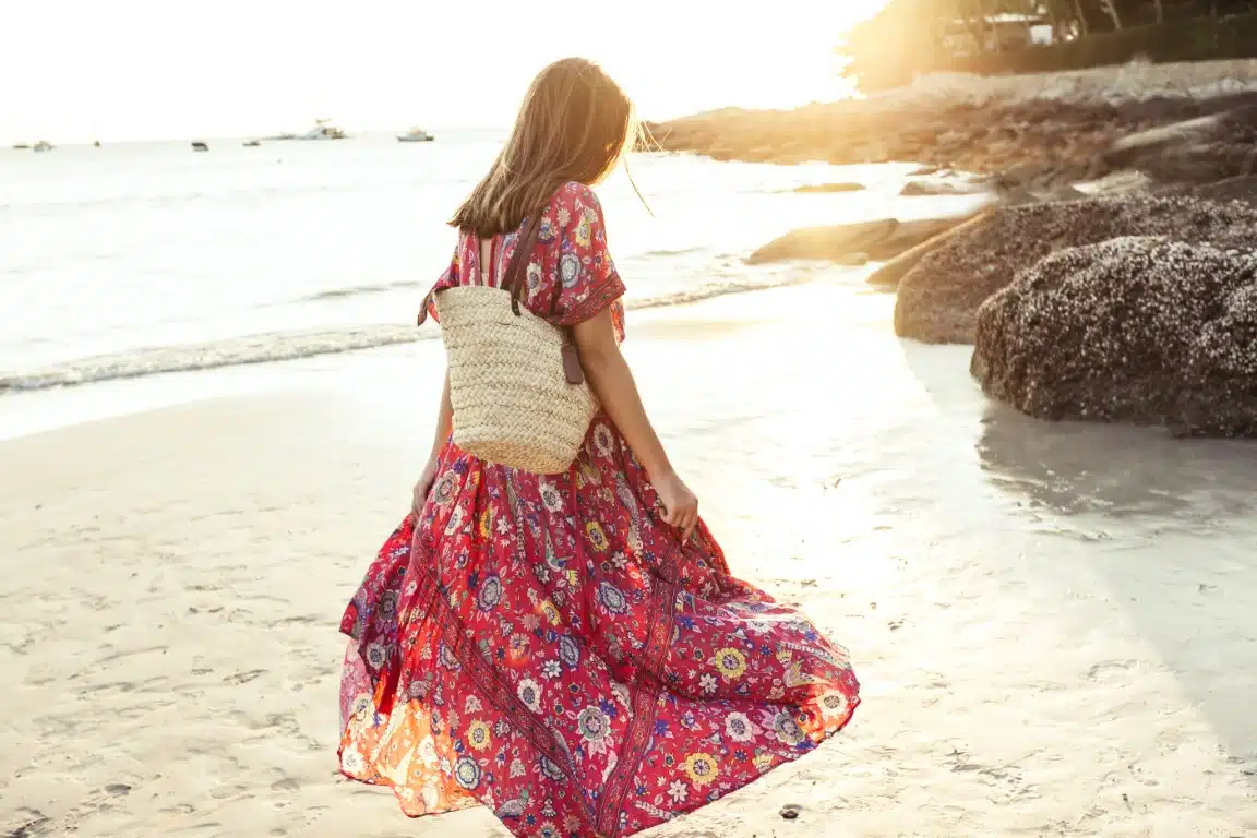 La jupe de plage, l'accessoire incontournable pour une journée à la mer