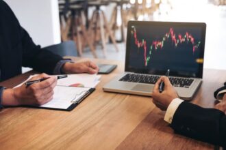Graphique illustrant les risques associés au trading en ligne