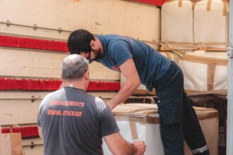 Cercleuse industrielle utilisée pour l'emballage de marchandises