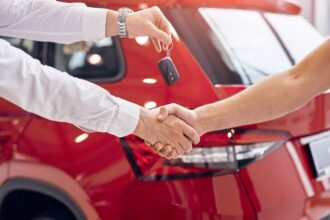 Conseils pour choisir sa première voiture et définir son budget