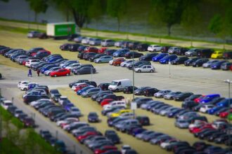 Stationnement à l'aéroport Roissy CDG avec différents types de parkings disponibles