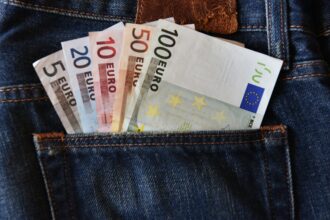 Discussion sur la motivation des employés et l'importance de la rémunération
