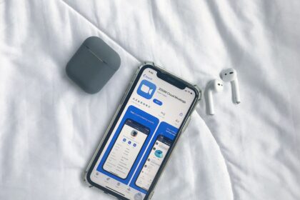 white samsung galaxys 7 edge on white textile