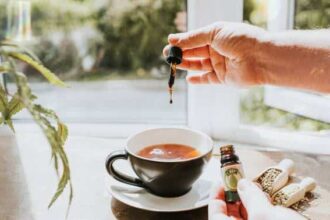 Tisane de CBD préparée avec soin pour apaiser les maux